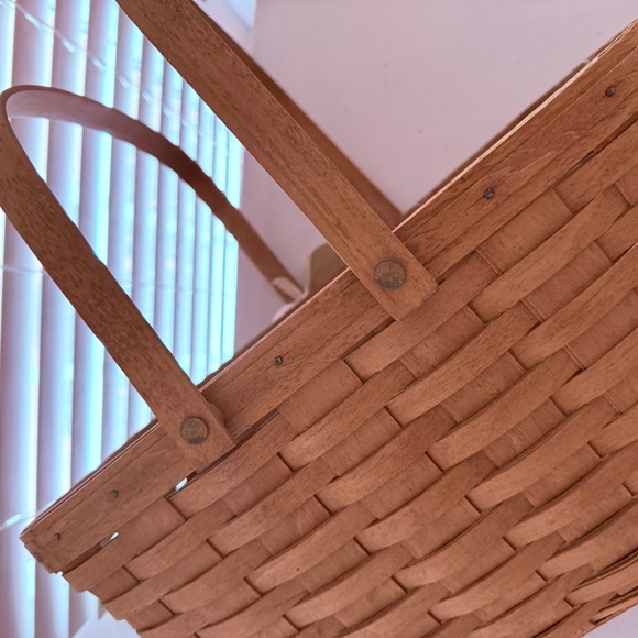 1990 Longaberger Large Market Basket w/ Swing Handles Signed 16”x11.5”x9” Charm - Picture 15 of 16